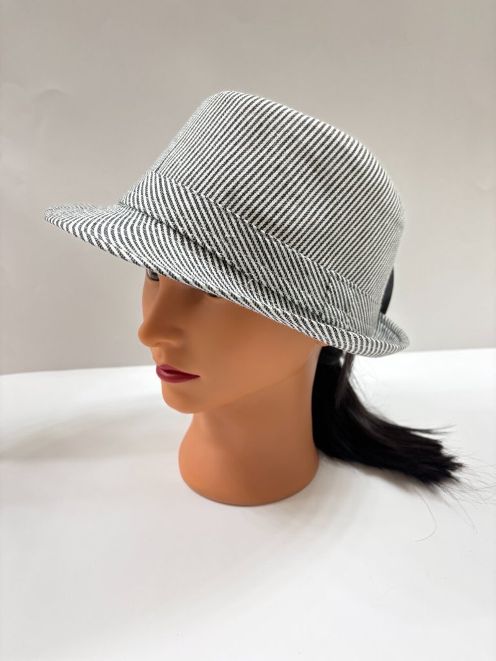 Fedora Trilby Hat - Summer Straw Striped Black & White- All Genders - L/XL- NWT - Picture 2 of 7
